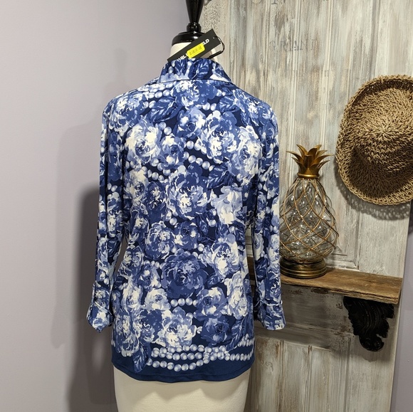 💙SOLD💙Karl Lagerfeld blue floral button-up shirt - Picture 3 of 7